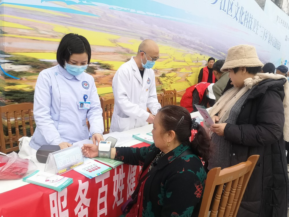 3月17日上午,按照區(qū)衛(wèi)健局關(guān)于做好《羅江區(qū)2023年文化、科技、衛(wèi)生》的要求，我院組織醫(yī)務(wù)人員到調(diào)元鎮(zhèn)觀音巖文體廣場(chǎng)開(kāi)展了“衛(wèi)生三下鄉(xiāng)”義診義檢活動(dòng)。.jpg